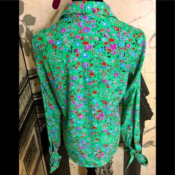 Beautiful feminine blouse by Levi’s size small - Picture 2 of 2